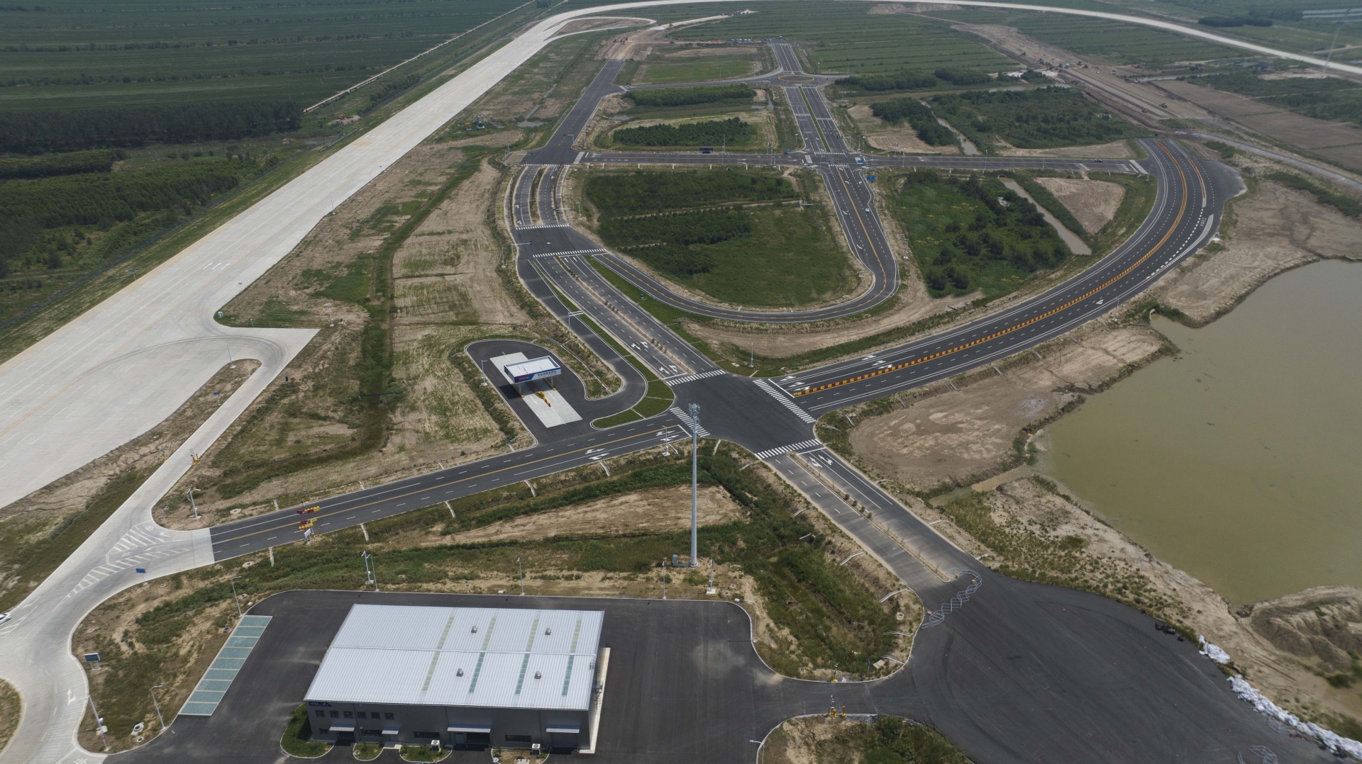 智能網(wǎng)聯(lián)城市街區(qū)全景 拷貝.jpg